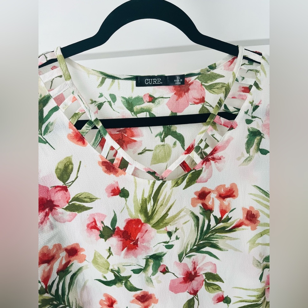 EUC Cure Floral Top with Pink, Peach & Green Accents with 3/4” Sleeves, Size XL - Picture 3 of 11